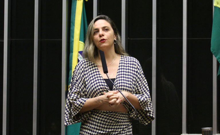 Projeto proíbe governo de comprar papel com celulose branqueada