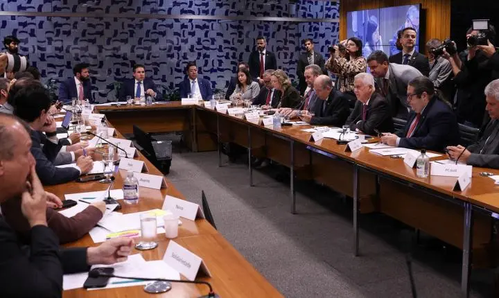 Câmara: governo retira urgência do fim da escala 6x1 e destrava pauta