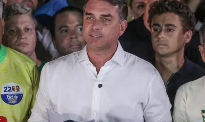 Em carta golpista, Flávio agradece Milei e Trump por apoio para fuga
